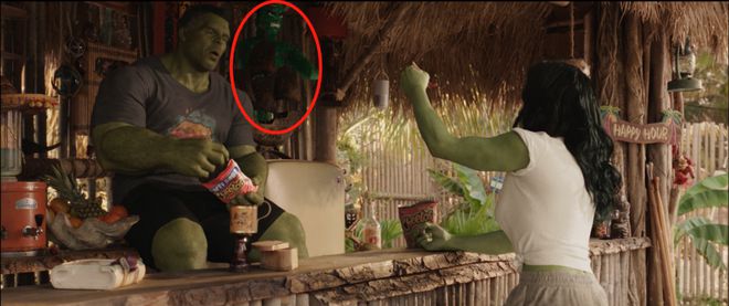 珍妮弗|《女浩克》第1集彩蛋解析，打破第四面墙，月光骑士与钢铁侠客串