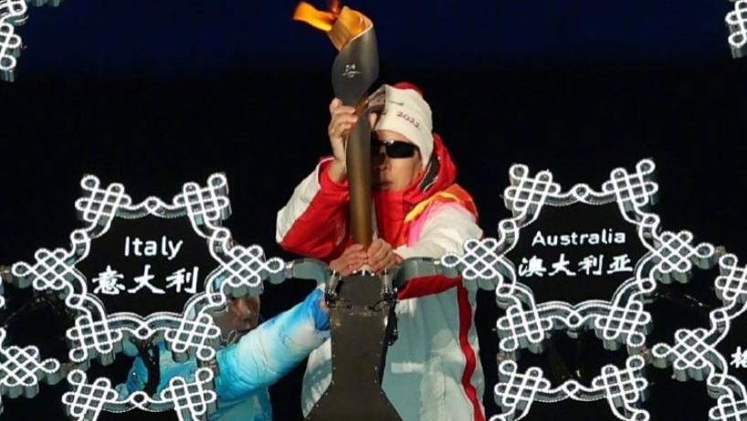 张艺谋|点火用了1分钟！全场高喊加油，可有谁体会到，张艺谋的真正用意