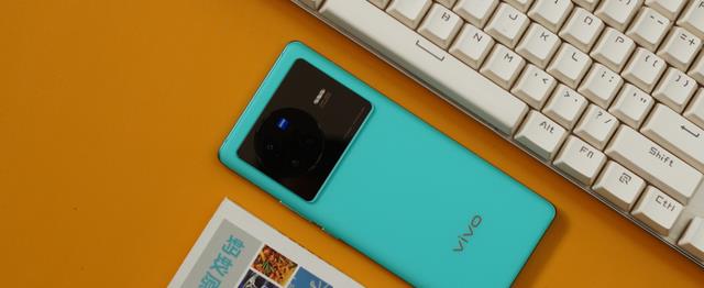 卡尔蔡司镜头|真香vivo终于跳水,天玑9000+蔡司镜头+自研芯片,仅3199元