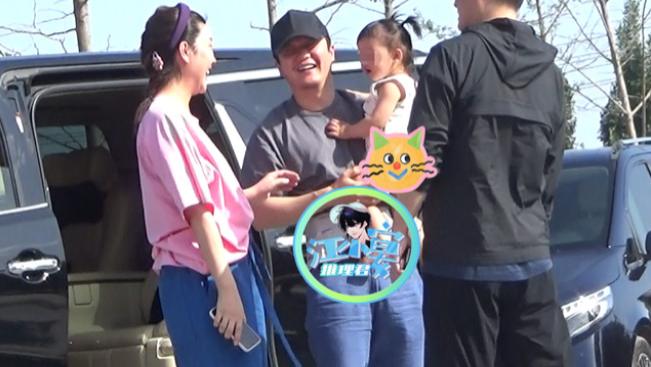 肖央|肖央一家三口享亲子采摘，爱女扎羊角辫太可爱，博士太太真容曝光