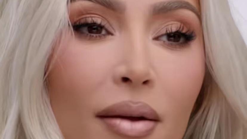 金·卡戴珊|卡戴珊二姐大变样，闪耀欧洲，一头白发迷人，年过四旬，魅力十足