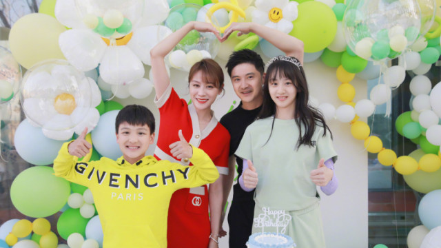 田雨橙|田亮夫妇为女儿庆生，俩人甜蜜比心秀恩爱，14岁森碟身高优势明显