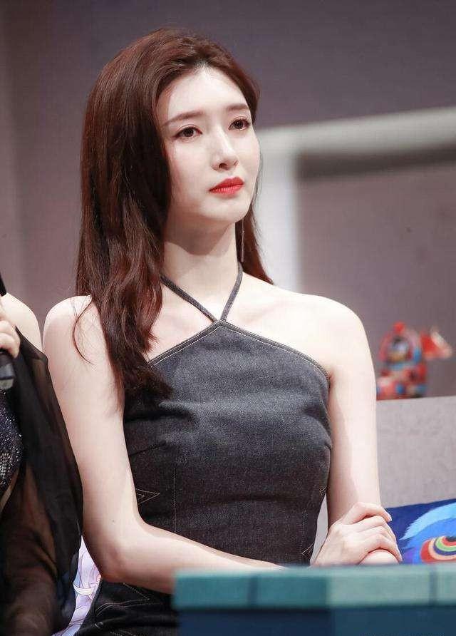 武装|“大长腿女神”的瓜!她不该被漫画戏耍