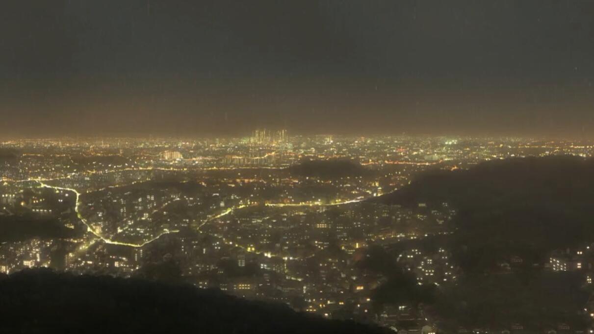 |#动漫里的下雨天# 如果我说我爱你，你会和我约会吗