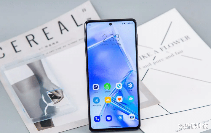 荣耀70|从3299元跌至1699元，50倍变焦旗舰直接“腰斩”，妥妥“真香机”