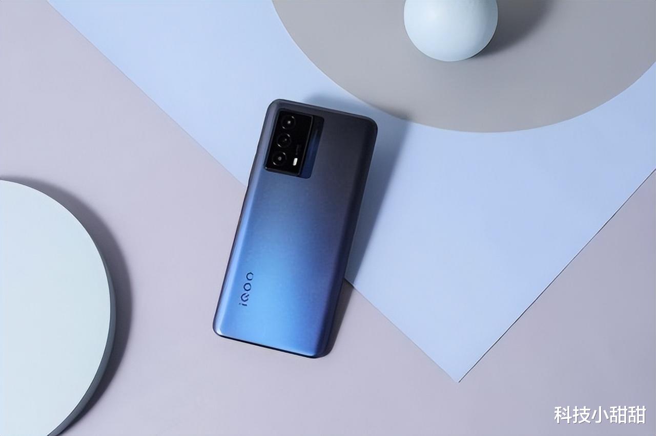 芯片|5000毫安大电池+120Hz高刷+6纳米芯片，打游戏也不卡，仅售1299元