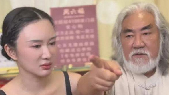 张纪中|张纪中直播怒斥妻子：喜欢装大款致其亏损两千万