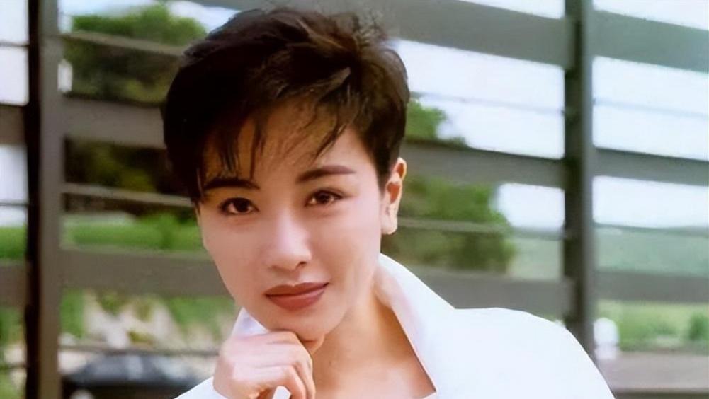 袁洁莹|袁洁莹：曾和李嘉欣争男人，又与同性相恋，53岁成“不婚主义”