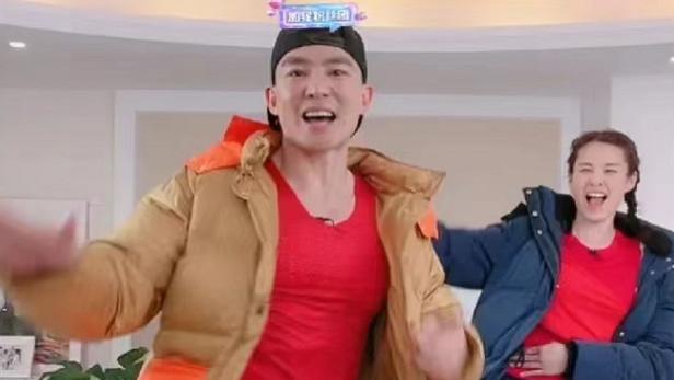 刘畊宏|好拼啊！刘畊宏夫妇直播被封，疑因衣着问题，现换羽绒服上场健身！