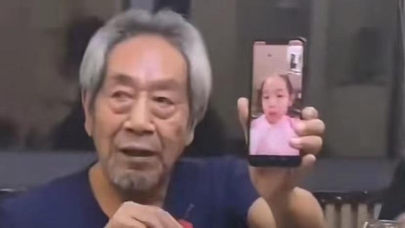 王奎荣|王奎荣聚会秀7岁女儿！关晓彤爸爸太接地气，迟志强喝晕趴桌不起