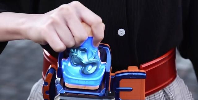 武魂|假面骑士利维斯：大二刷新最速吃瘪记录，万丈龙我直呼精彩操作！