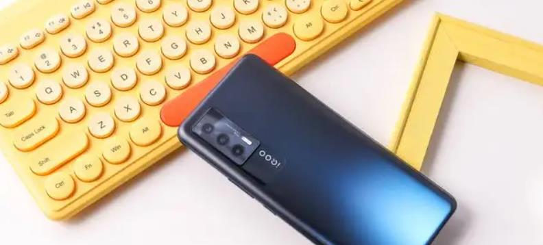 CPU|在处理器一样的前提下,两台中端手机,价格相差不大怎么选?