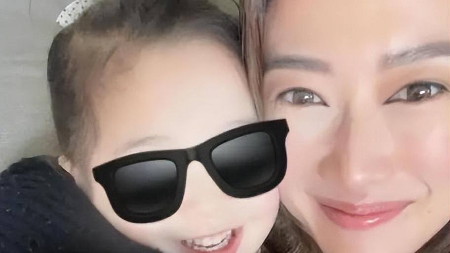 谢婷婷|今日，谢婷婷再晒与男子亲密同游照，网友调侃谢霆锋这个妹夫长相有点怪