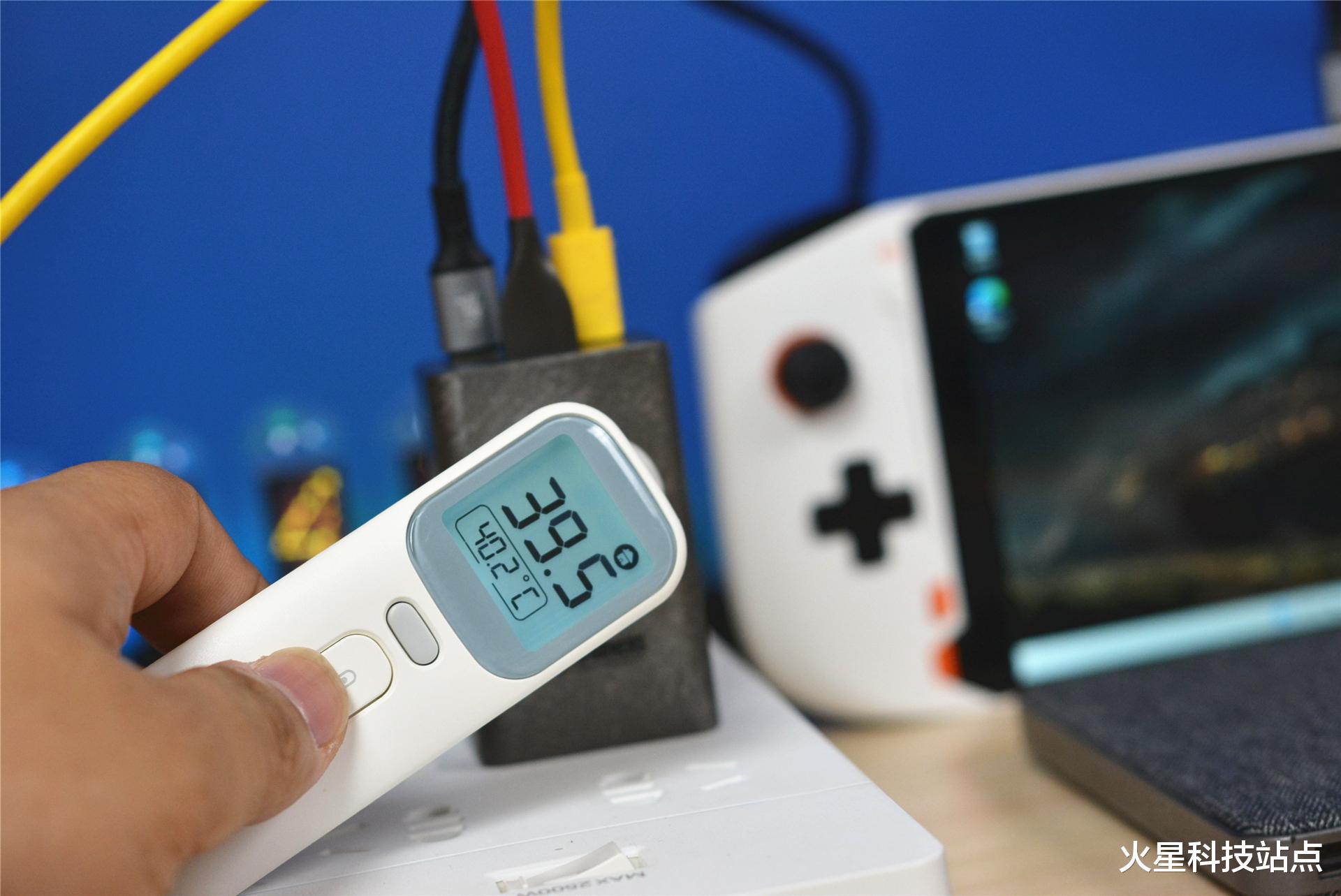 达尔优|努比亚推出变形金刚战损版充电器:65瓦功率,能给三个设备一起充电