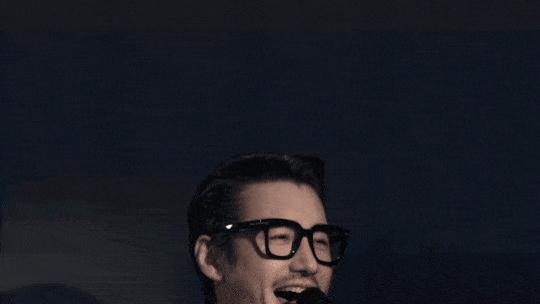 胡兵跨年宠粉直播 携手瞿颖再掀回忆浪潮