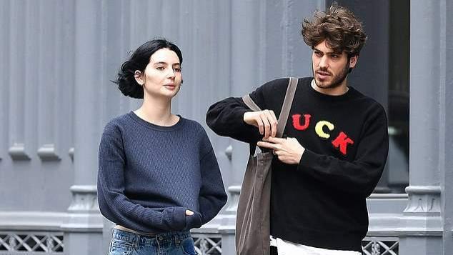 保罗·沃克|保罗·沃克23岁女儿与丈夫甜蜜逛街 肤白貌美太吸睛 丈夫撞脸男模