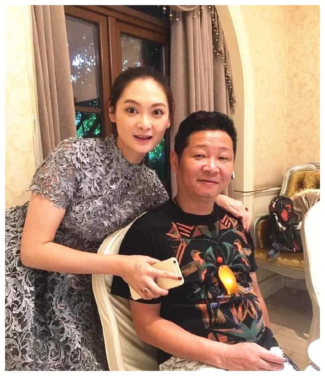 胡敬：嫁大16岁“三德子”赵亮，支持丈夫养鸡14年，如今身价过亿