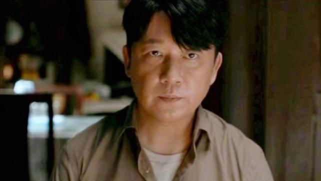 潘粤明|一恋小5岁女星，二恋小10岁美女演员，如今48岁的他怎样了？