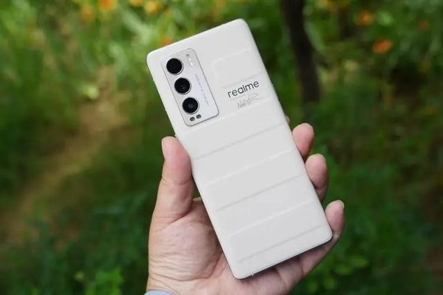 realme|realme真我GT大师探索版已经降至2299,性价比提升,你会考虑吗?
