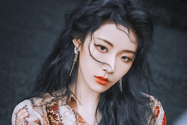 |喻言深夜发文，内容似有深意，女人还是太容易被“占便宜”