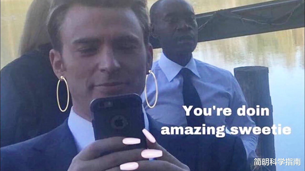 iphone6|美国队长告别7年“旧爱”，终于更换了新手机