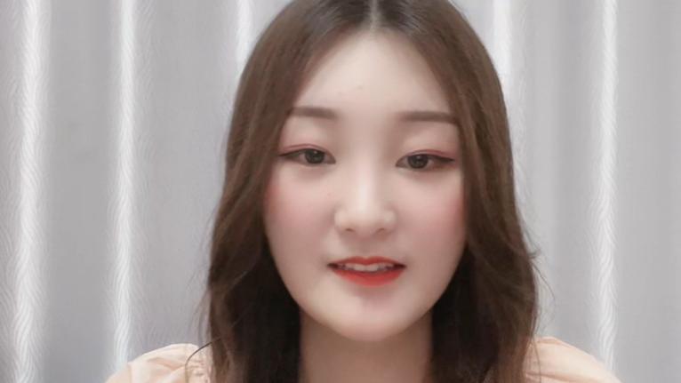 李承铉|陈亚男重启直播人气旺，满屏“加油”声，令她十分感动