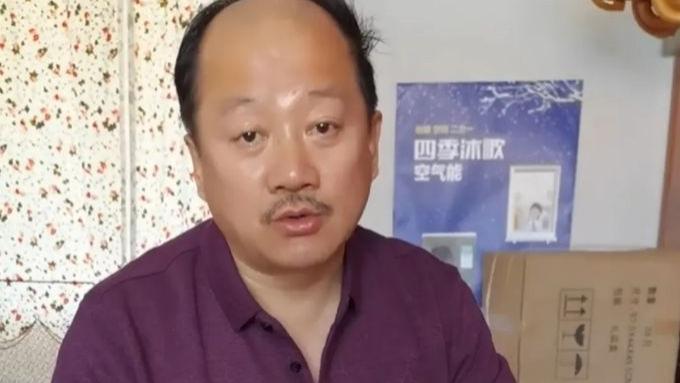 杨若兮|“赵本山接班人”唐鉴军：走红后拒绝抛弃不孕妻子，如今苦尽甘来