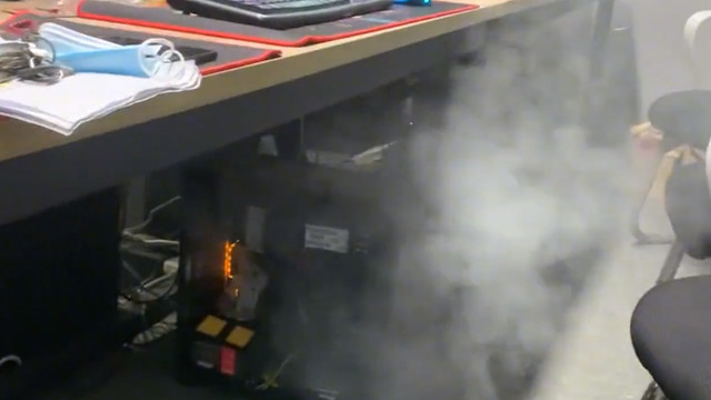 显卡|广东男子用电脑剪8K视频，不料主机浓烟四起，网友：可能显卡累了