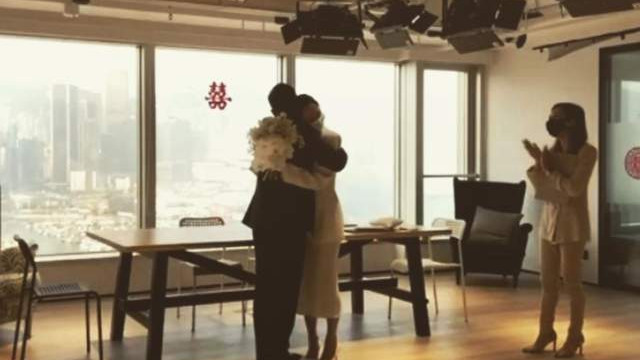 刘鸣炜|恭喜！刘銮雄长子刘鸣炜秘密结婚，办公室内拥抱，女方身材高挑