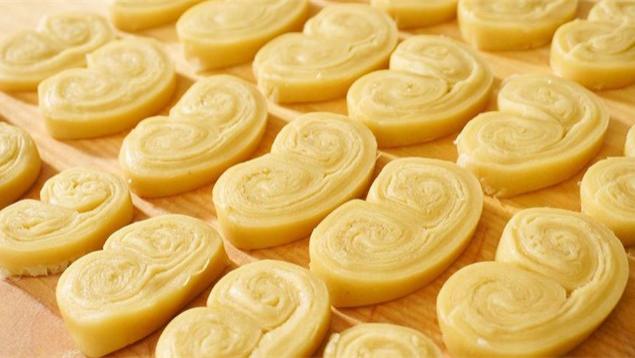 甜点|最近孩子迷上了这甜点，烙一下就能吃，层层起酥，怎么吃都不腻