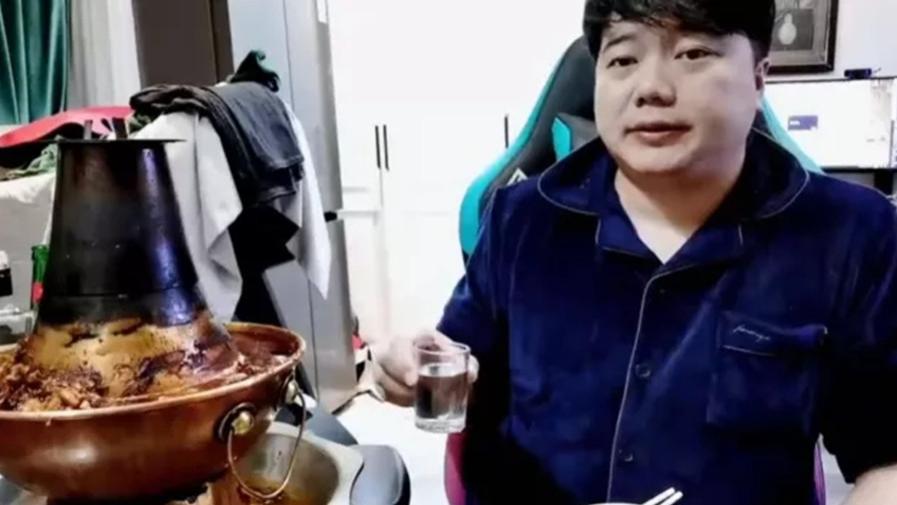 长沙|主播串哥直播期间疯狂嘲讽长沙乡村敢死队，直言：他特别狂！
