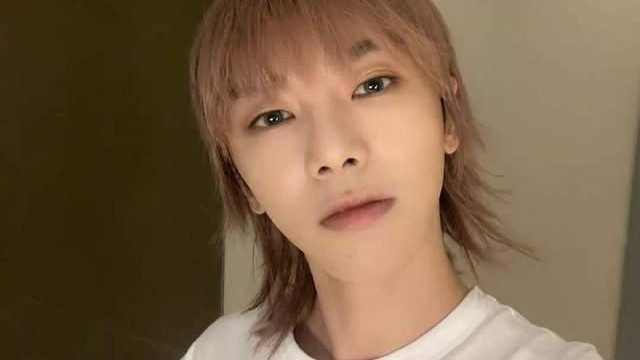 华晨宇|华晨宇与王悦伊染情侣发色用情侣头像，网友：华晨宇你闺女早产你知道吗？