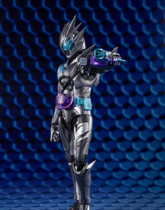 神谷浩史|假面骑士劫持reviceSHF手办官图公开换个颜色直接变成深红贝尔