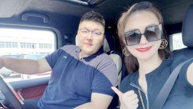 网红猴哥筛选婚礼场地，1300平方装修豪华大气，岳父送240万豪车