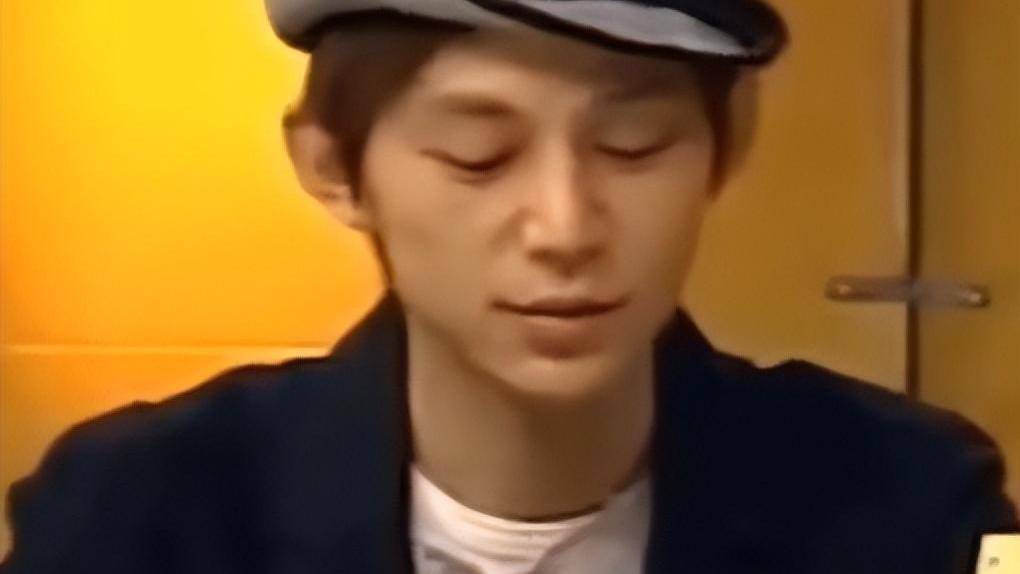 何炅|熟悉的画面？但结局不同！何炅因搭救被骚扰的女生，而遭酒鬼暴揍致“挂彩”