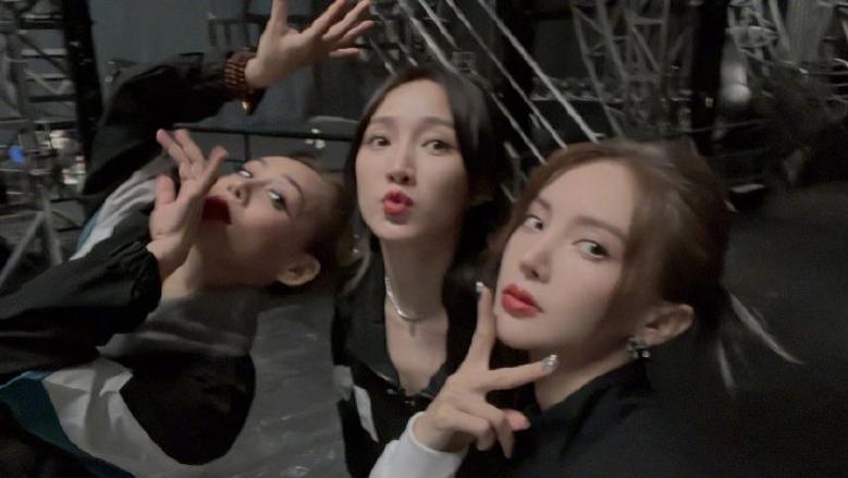 浪姐1|《浪姐3》四公，却让《浪姐1》上热搜，第一季姐姐在这找到了团魂