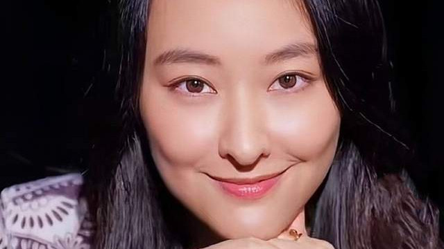 |香港知名女星被质疑整容！录视频鼻子变长鼻翼变窄，脸部也变僵硬