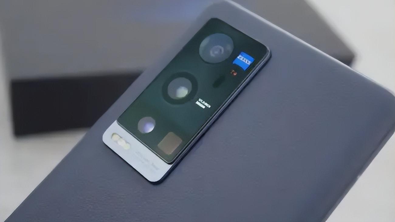 卡尔蔡司镜头|下跌2500元，蔡司联合影像系统+5nm+256GB，优质旗舰加速离场