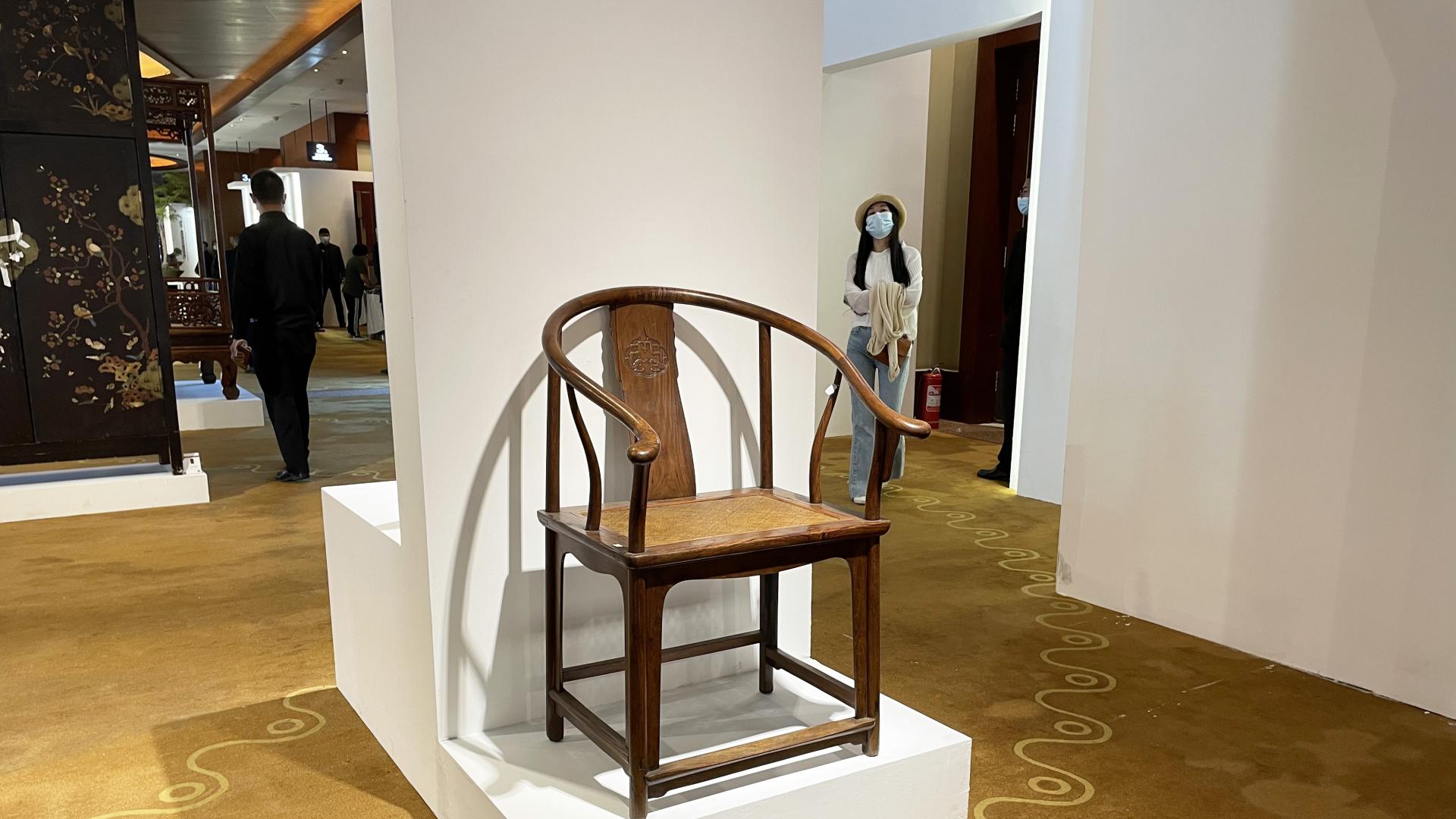 |中规中矩不惊艳，清黄花梨圈椅价格很亲民