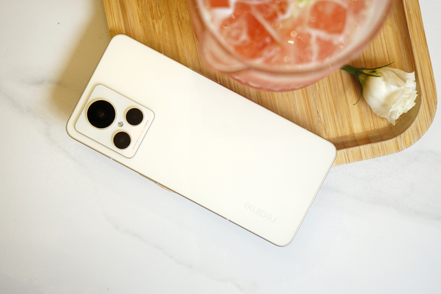 小米科技|新机怎么选？真我GT2大师探索版、iQOO 10、小米详评