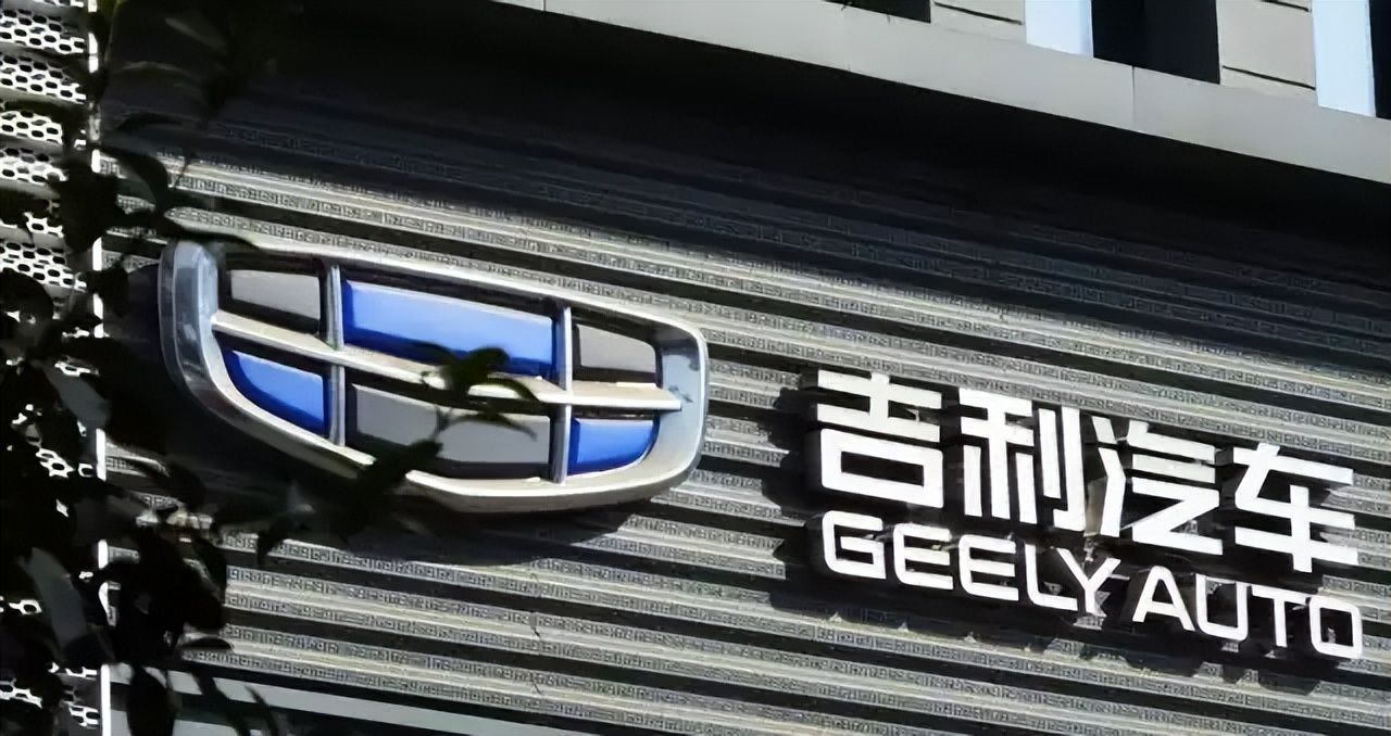 吉利|吉利手机外观专利遭曝光,居中三摄正三角抢眼