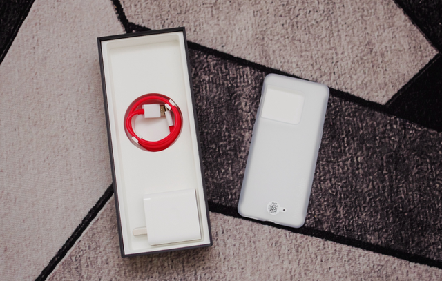 一加科技|80W闪充让你不用再充电过夜，自研LTPO 2.0智能高刷不费电