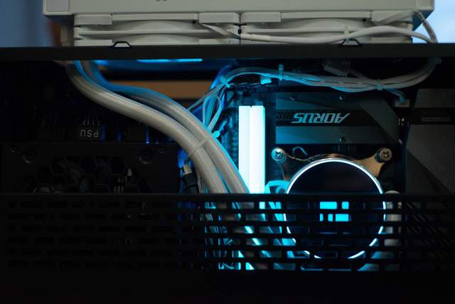 机箱|桌面美学典范,基于 12700 + B660I 打造的性能小钢炮