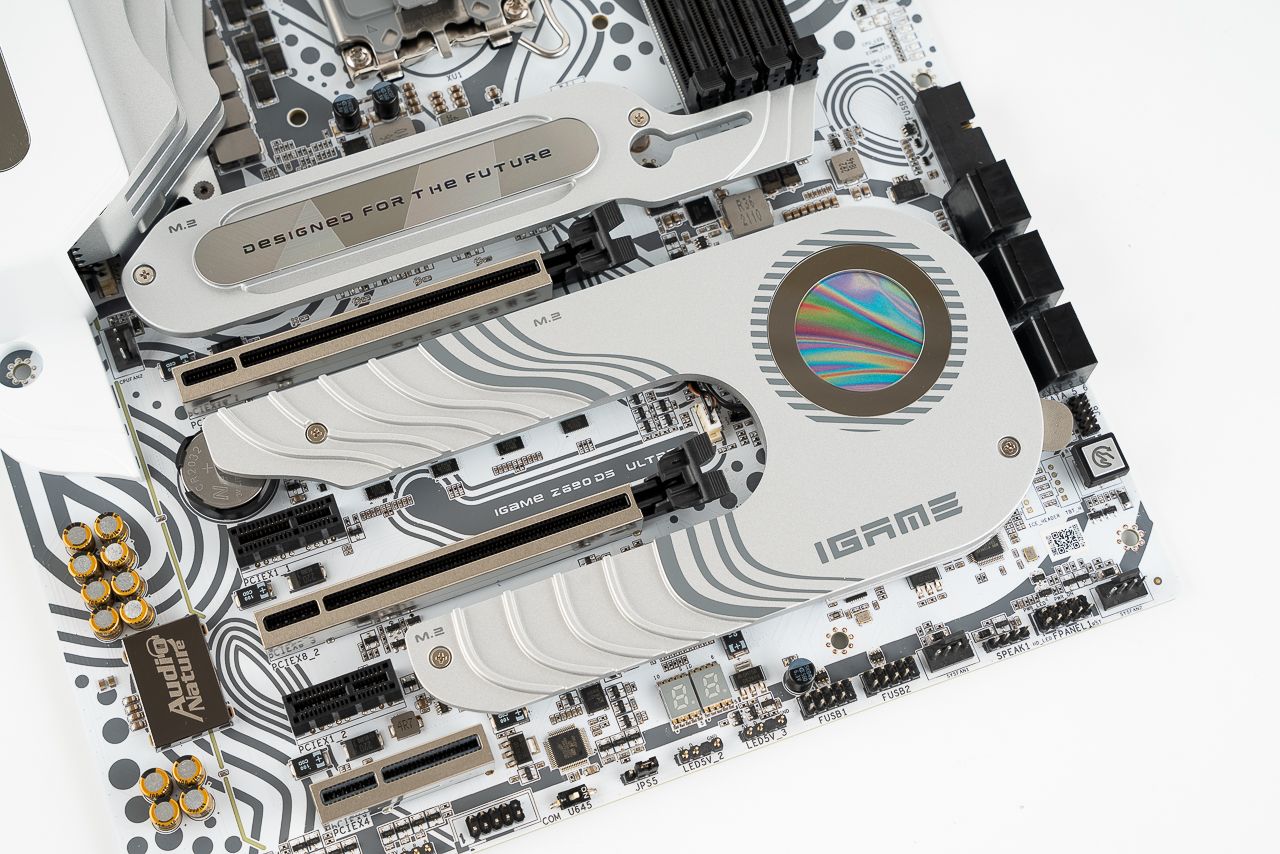 |盛世美颜，原来主板可以这么玩，七彩虹iGame ULTRA系列主板上手