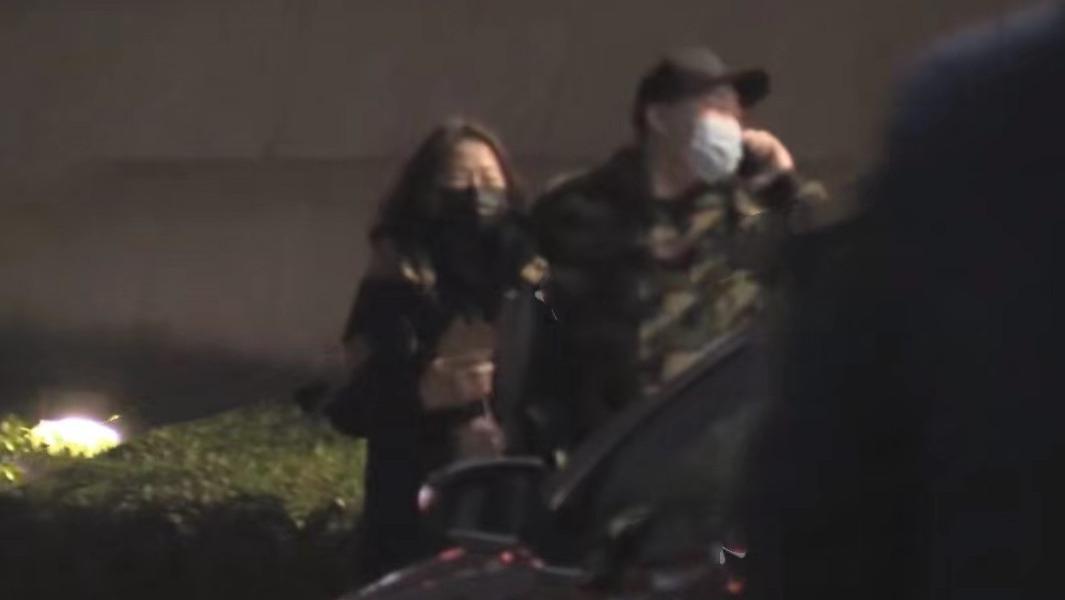 胡彦斌|胡彦斌街头紧搂神秘美女，当众贴耳热聊，还深夜转场与杨天真聚会