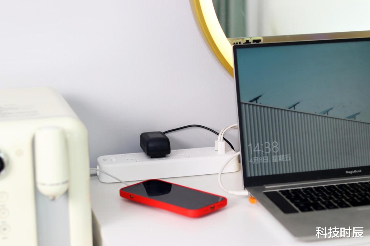 aigo|自带65W快充,轻松给电脑充电!aigo六位插座快充版开箱评测