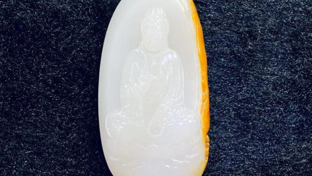 和田玉籽料|拜佛即拜心！和田玉籽料“观音”！