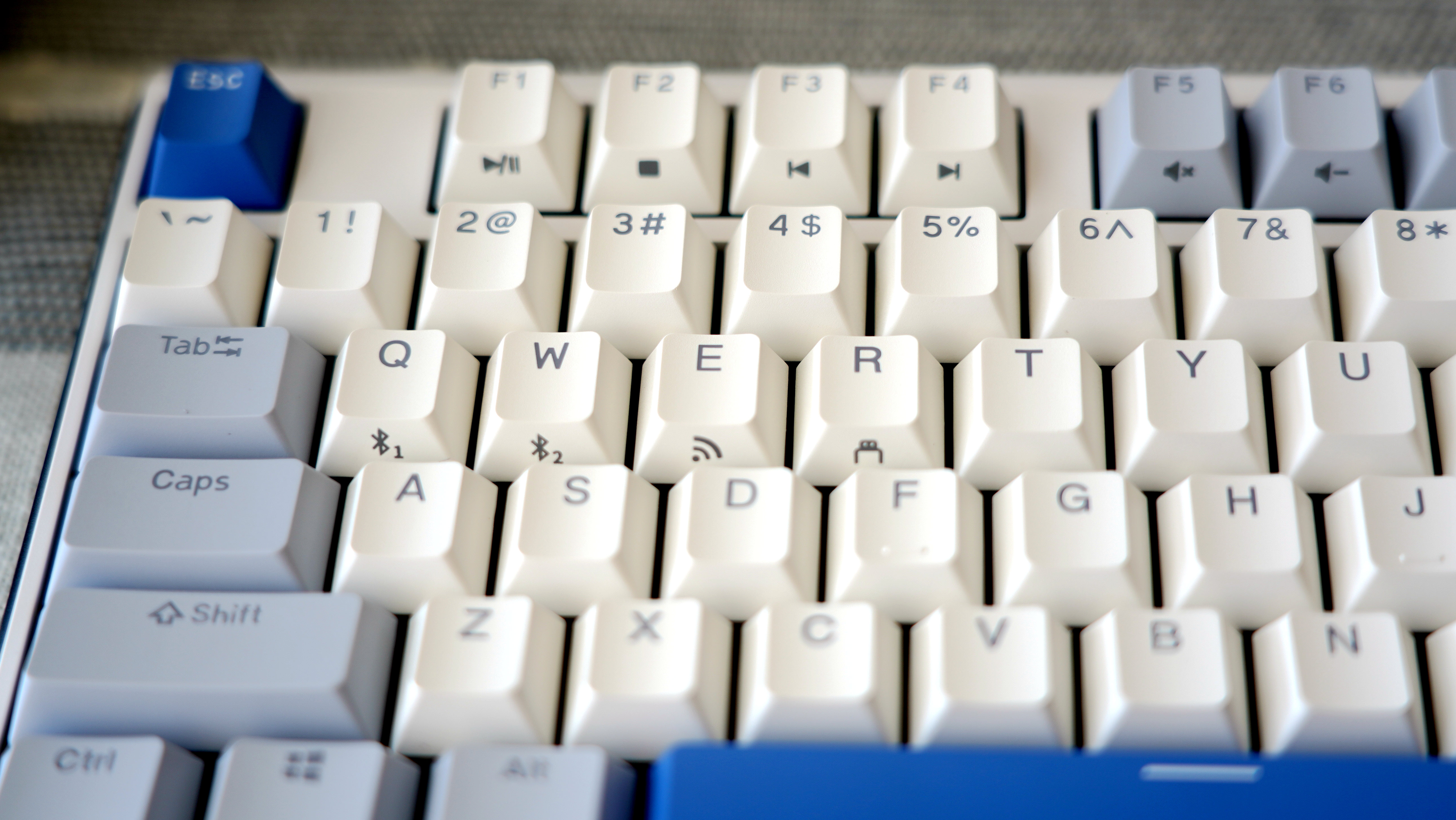 |一年一充，清爽无比-杜伽K610W三模机械键盘雾蓝104键体验