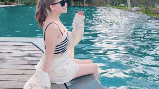 昆凌|昆凌产后36天未出月子还吃9道菜，穿短裤脚踩冷水，肚大腰圆显胖