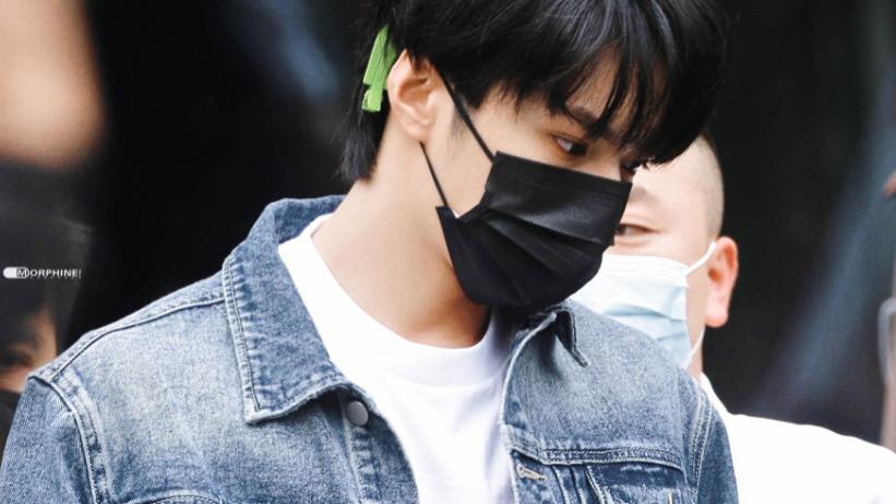 刘耀文|刘耀文《萌探2》牛仔套装路透，最后一次转场，不舍也要说再见了